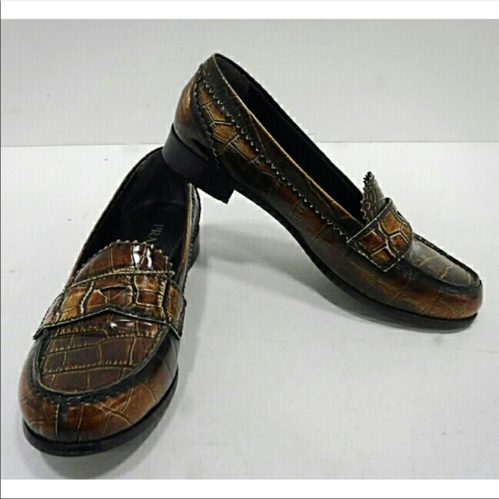 NWOT Leather PRADA crocodile loafers